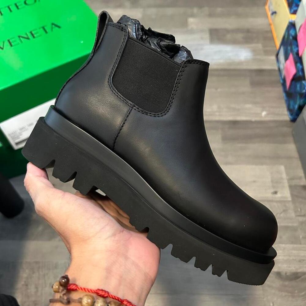 Bottega veneta black leather chelsea